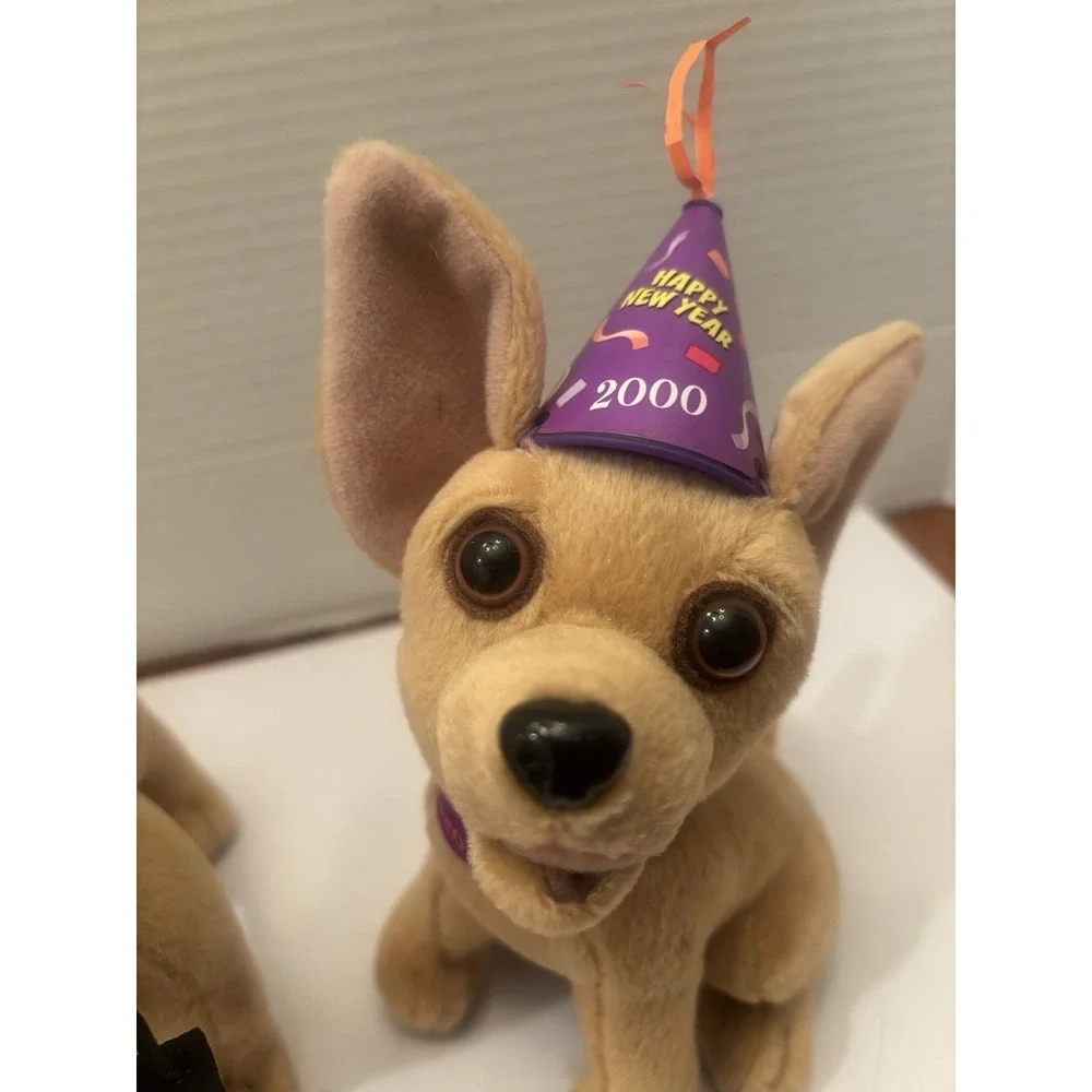2 Vintage Taco Bell Talking Chihuahuas Happy New year and Wanted Chalupa 2000/98